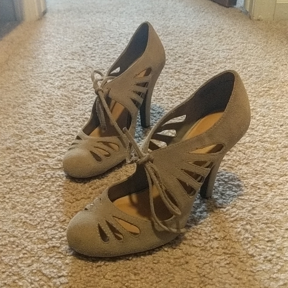 Crown Vintage cute heels with tie